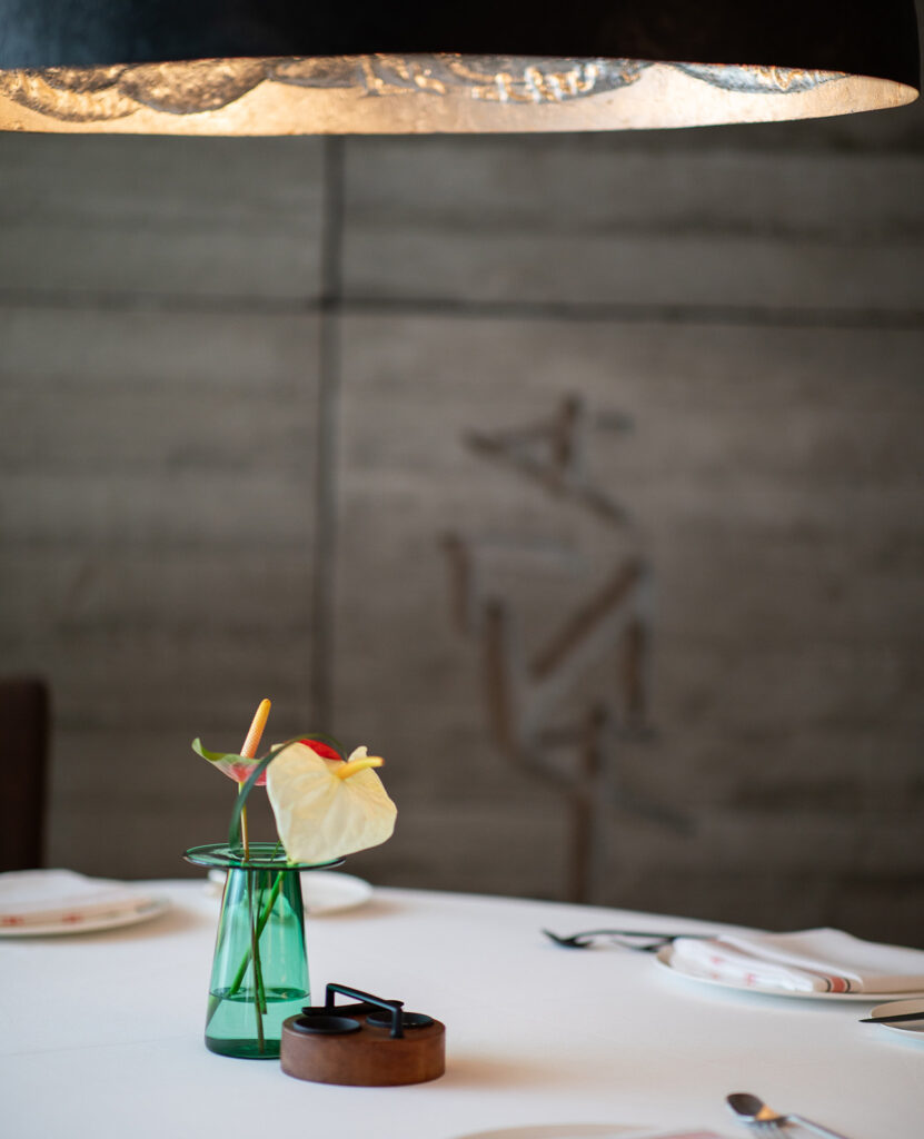 Decoración floral para restaurante Arzak con anthurium blanco